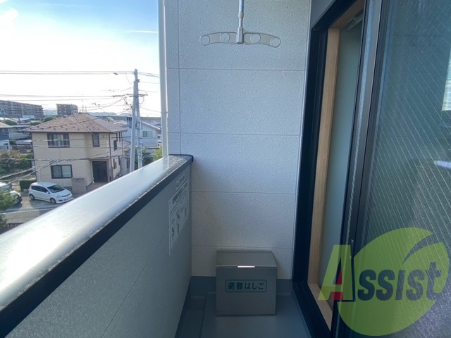 バルコニーは南向きでお洗濯もはかどりそうですね バルコニーは南向きでお洗濯もはかどりそうですね