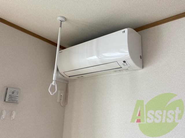 エアコンはお部屋の角に、シーズン問わず活躍です エアコンはお部屋の角に、シーズン問わず活躍です
