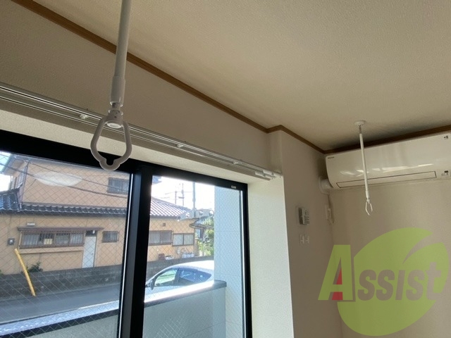 室内物干しはエアコンの目の前にございます 室内物干しはエアコンの目の前にございます