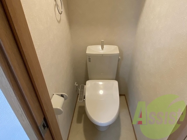 トイレにはもちろんウォシュレットが設置済み トイレにはもちろんウォシュレットが設置済み