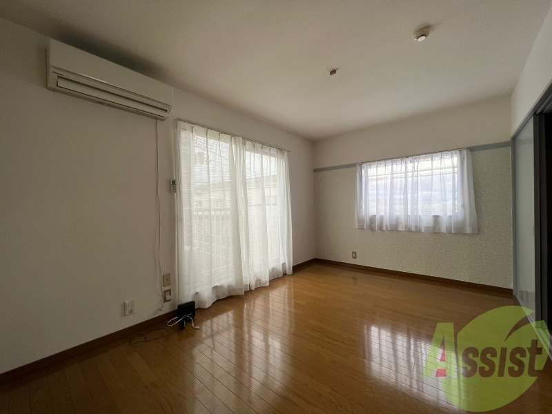 角部屋のため窓が2面ですので、日当たり良好です。 角部屋のため窓が2面ですので、日当たり良好です。