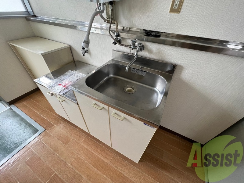 一人暮らしには十分な大きさのキッチンですね。 一人暮らしには十分な大きさのキッチンですね。