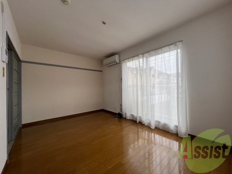 寝室としてもスペースに余裕があり、陽当たりが良いですね。 寝室としてもスペースに余裕があり、陽当たりが良いですね。