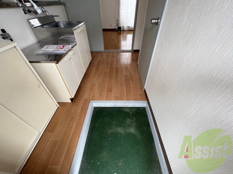 玄関でございます。毎日の出入りはこちらから。 玄関でございます。毎日の出入りはこちらから。