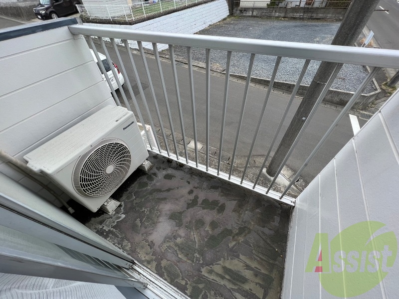 このバルコニースペースは洗濯物も問題なく干せそうですね。 このバルコニースペースは洗濯物も問題なく干せそうですね。