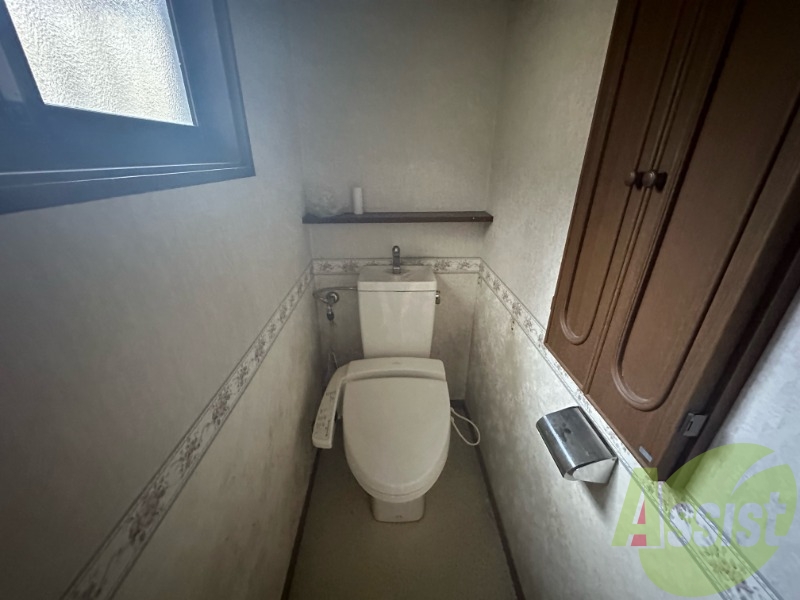 温水洗浄便座付きのトイレは、使用しやすくうれしいですね。 温水洗浄便座付きのトイレは、使用しやすくうれしいですね。