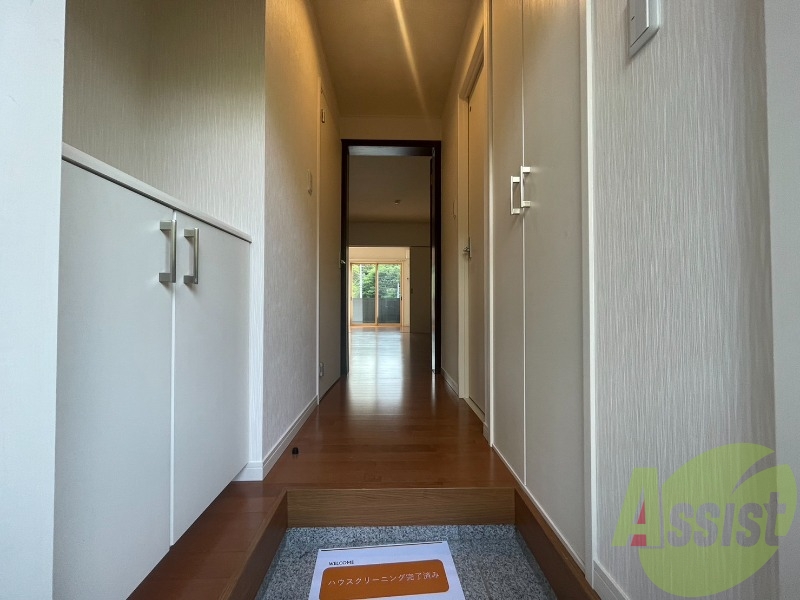 玄関から撮影しました。敷居が高くなくて安心ですね。 玄関から撮影しました。敷居が高くなくて安心ですね。