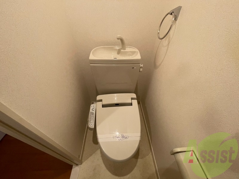 温水洗浄便座なので快適に使用できそうですね。 温水洗浄便座なので快適に使用できそうですね。