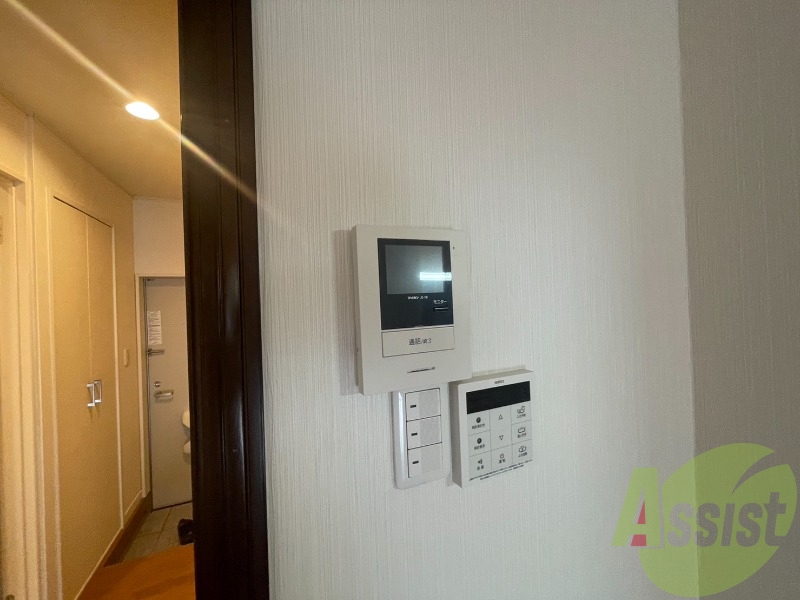 モニター付きインターホンは来客時に顔を確認できて安心ですね~ モニター付きインターホンは来客時に顔を確認できて安心ですね~