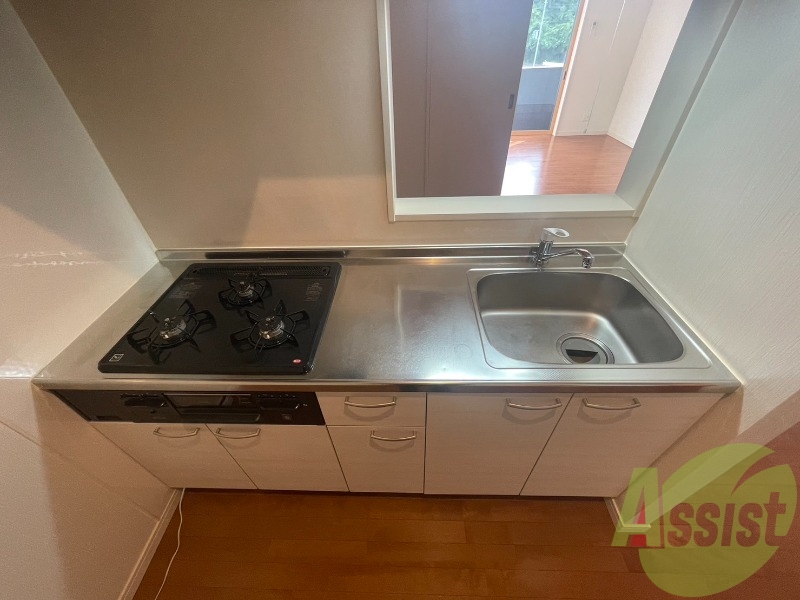 別角度からキッチンを撮影しました。イメージを掴んでください。 別角度からキッチンを撮影しました。イメージを掴んでください。