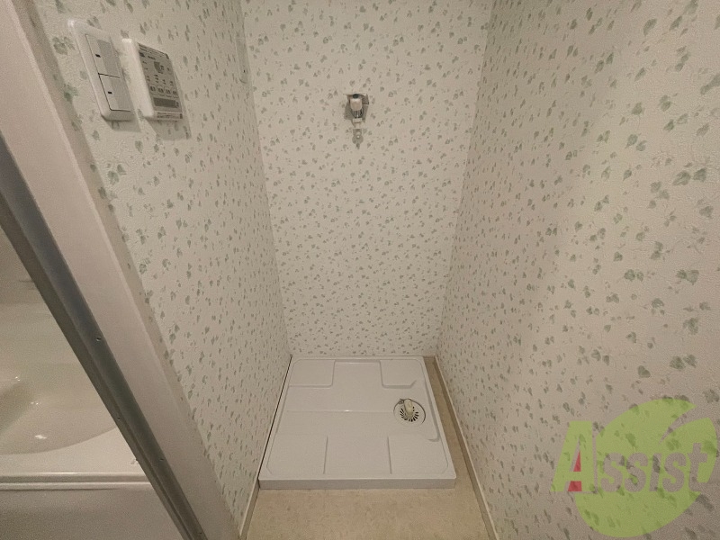 洗濯機置場は室内にあるのでもちろんいつでも洗濯可能です。 洗濯機置場は室内にあるのでもちろんいつでも洗濯可能です。