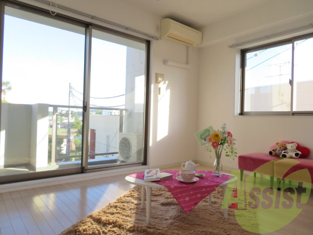 陽の光が差し込む明るいお部屋は気持がいいですね~ 陽の光が差し込む明るいお部屋は気持がいいですね~