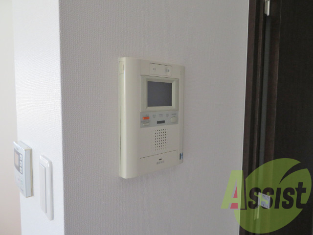 モニター付きインターホンなので、女性の方も安心ですね。 モニター付きインターホンなので、女性の方も安心ですね。