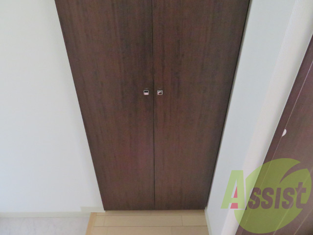 シューズボックスもあるので靴の置き場所には困りませんね。 シューズボックスもあるので靴の置き場所には困りませんね。