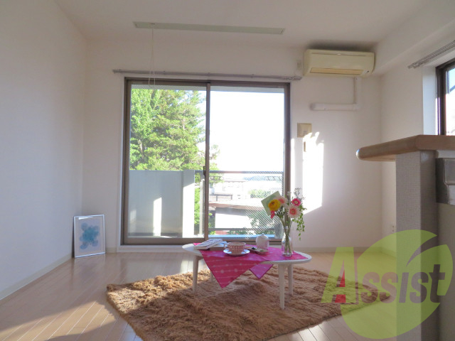 白基調のお部屋は、部屋が明るく広く感じますね。 白基調のお部屋は、部屋が明るく広く感じますね。