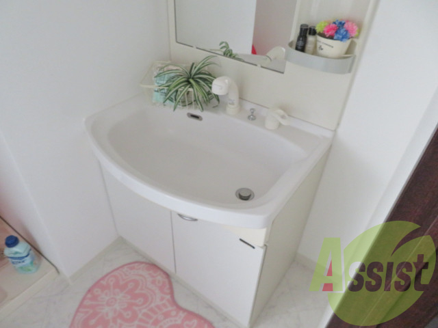 忙しい朝の味方、独立洗面台があるのは嬉しいですね。 忙しい朝の味方、独立洗面台があるのは嬉しいですね。