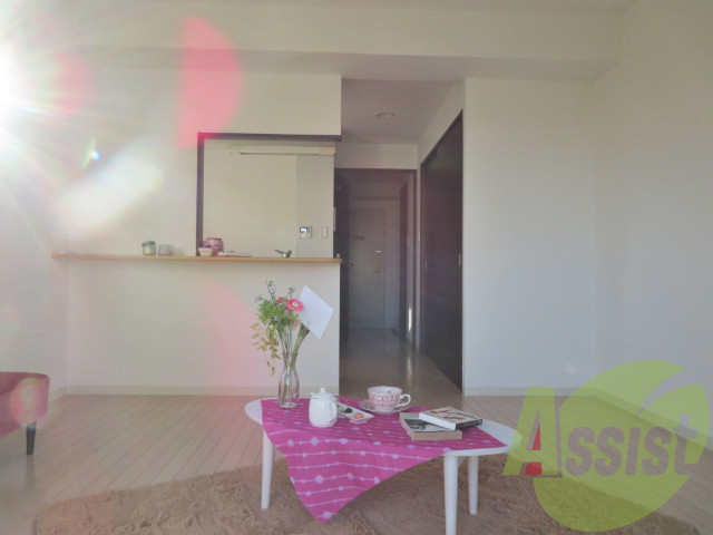 ベランダ側から洋室を撮影しました。家具をどう置こうかな~。 ベランダ側から洋室を撮影しました。家具をどう置こうかな~。