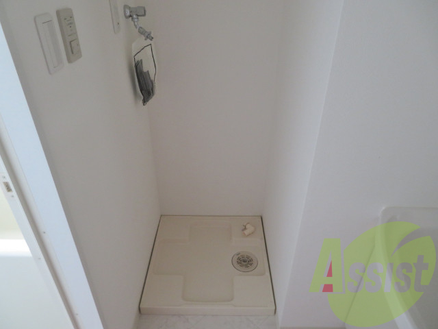 洗濯機置場は室内にあるのでもちろんいつでも洗濯できます。 洗濯機置場は室内にあるのでもちろんいつでも洗濯できます。