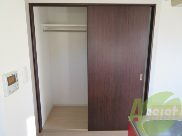 洋服も沢山かけられて、しわにならず嬉しいですね。 洋服も沢山かけられて、しわにならず嬉しいですね。