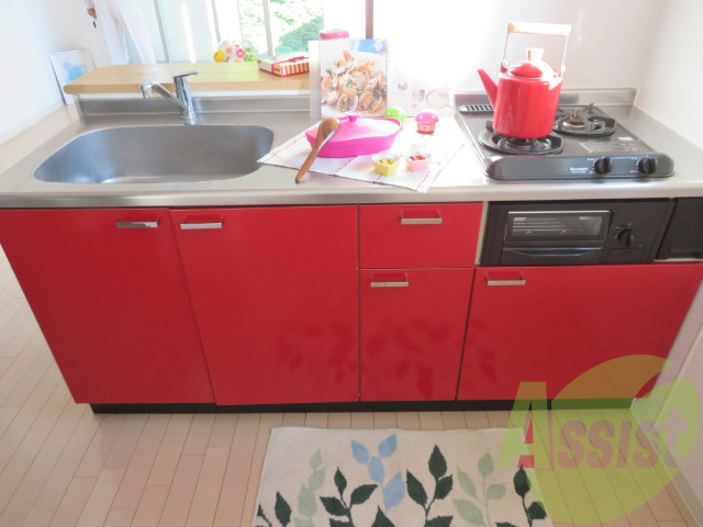 シンプルなキッチンです。一人暮らしにはちょうどいいサイズ。 シンプルなキッチンです。一人暮らしにはちょうどいいサイズ。