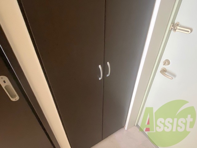 シューズBOXも沢山入りそうです。急な来客も大丈夫。 シューズBOXも沢山入りそうです。急な来客も大丈夫。