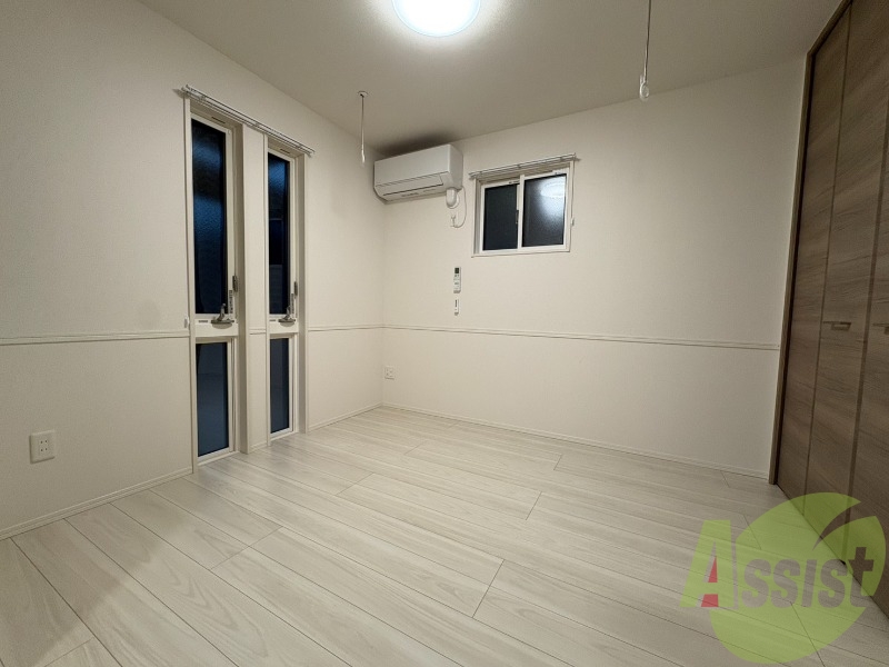 寝室には窓があるので、朝の目覚めが良さそうです。 寝室には窓があるので、朝の目覚めが良さそうです。