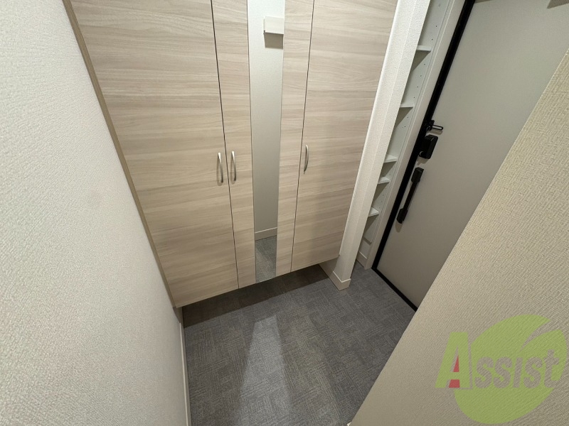 仕事から帰って迎えてくれるのはスタイリッシュな玄関です。 仕事から帰って迎えてくれるのはスタイリッシュな玄関です。