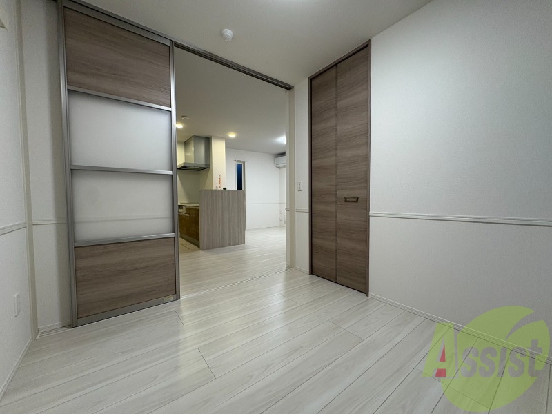 引き戸を開けておくと、より一層広さを感じられます。 引き戸を開けておくと、より一層広さを感じられます。