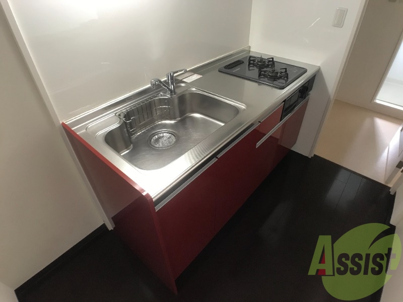 システムキッチンとなっており、コンロは設置されています。 システムキッチンとなっており、コンロは設置されています。