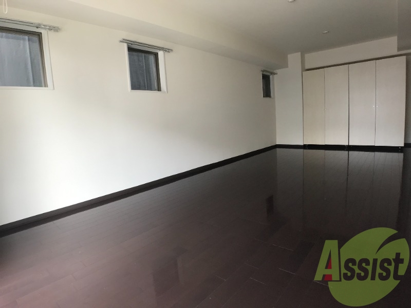 フローリングが綺麗で落ち着いた色なので、リラックスできます。 フローリングが綺麗で落ち着いた色なので、リラックスできます。