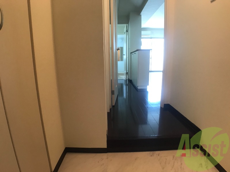 玄関入ってすぐリビングがあるので、すぐ休めます。 玄関入ってすぐリビングがあるので、すぐ休めます。