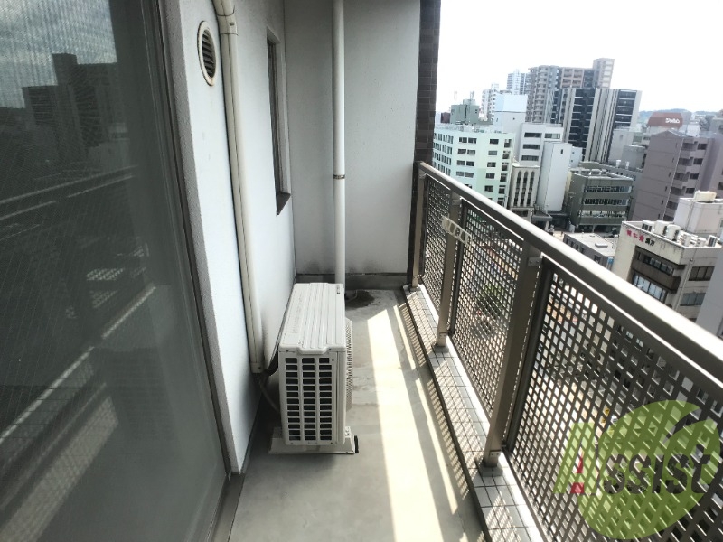 バルコニーは全体的に綺麗なので、リラックスできそうです。 バルコニーは全体的に綺麗なので、リラックスできそうです。