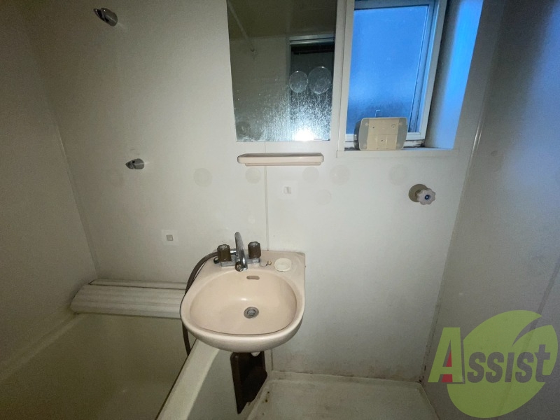 こちらが洗面台です。鏡があるので身だしなみチェックできます。 こちらが洗面台です。鏡があるので身だしなみチェックできます。