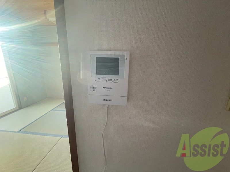 TVインターホンが付いているので安心ですね。 TVインターホンが付いているので安心ですね。