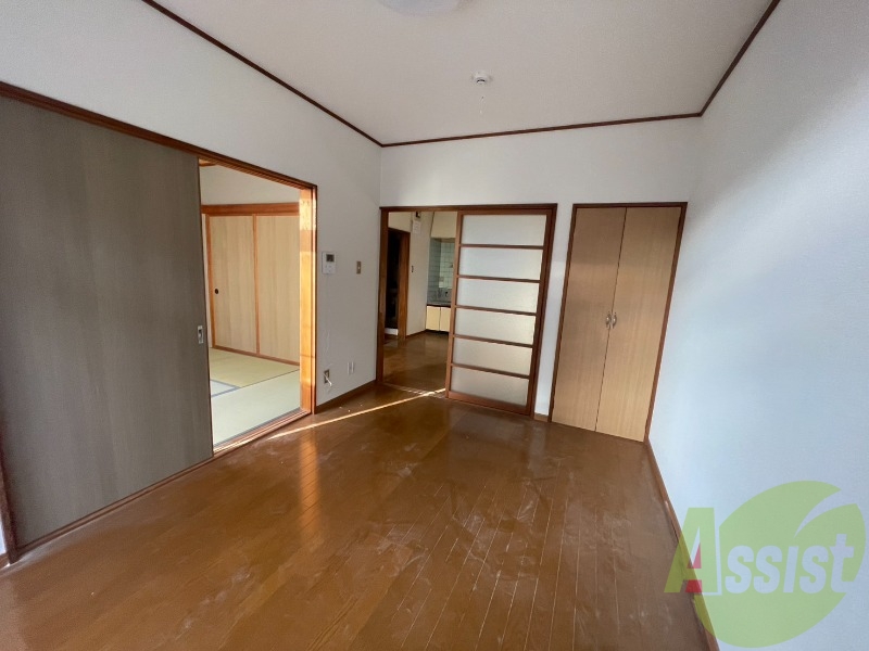 洋室の家具の配置を考えてみるのも楽しいですよ。 洋室の家具の配置を考えてみるのも楽しいですよ。