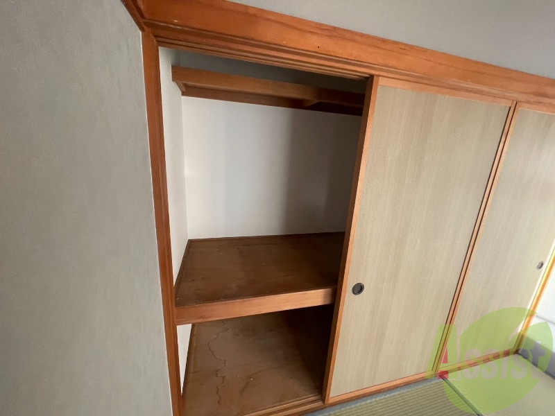 収納は分かれて2つあります。ジャンル分け出来て便利ですね。 収納は分かれて2つあります。ジャンル分け出来て便利ですね。