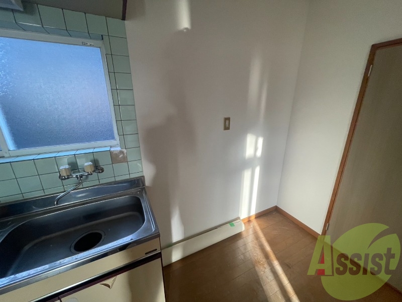 冷蔵庫置き場もありますので置き場に困らないですね。 冷蔵庫置き場もありますので置き場に困らないですね。