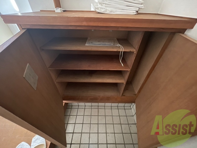 玄関脇には大き目のシューズボックスで沢山収納が出来ますね。 玄関脇には大き目のシューズボックスで沢山収納が出来ますね。