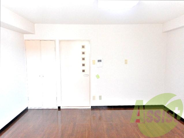 9帖の広いお部屋です!色々な家具が置けそうですね! 9帖の広いお部屋です!色々な家具が置けそうですね!