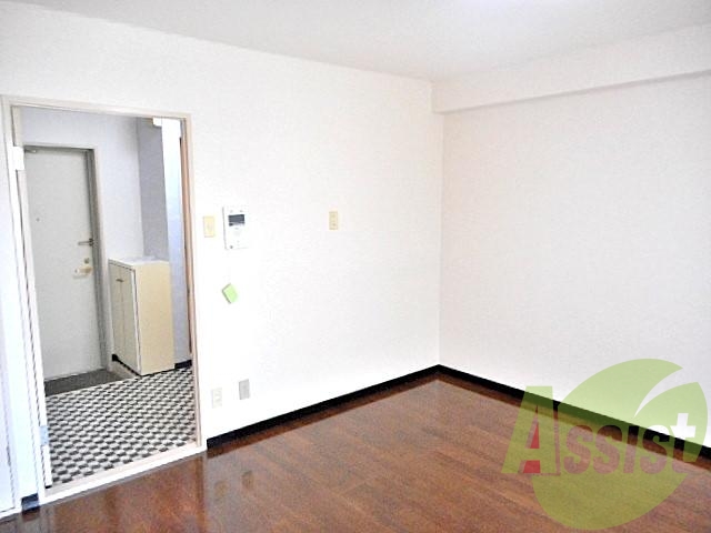 ベッドも余裕で置けそうな広さがあります! ベッドも余裕で置けそうな広さがあります!