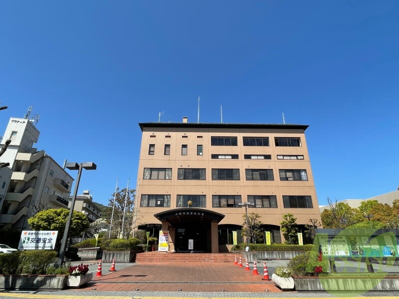 箕面警察署 1322m 箕面警察署 1322m