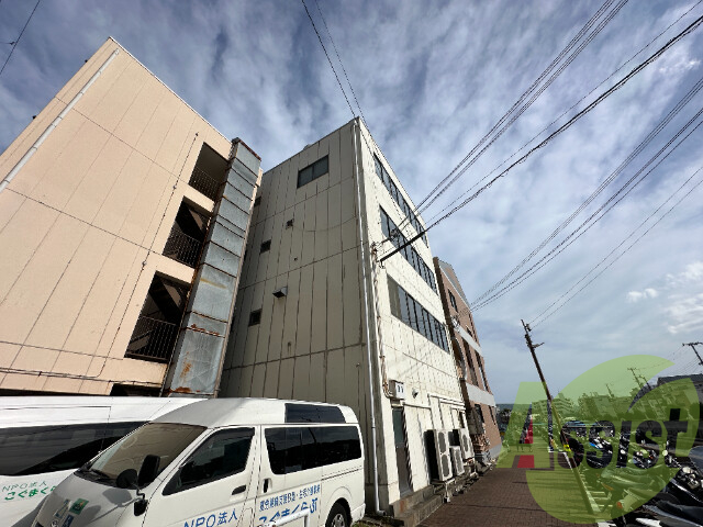 ポートサイドビルの外観