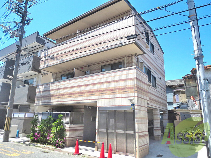 クリスタルコート江坂の外観