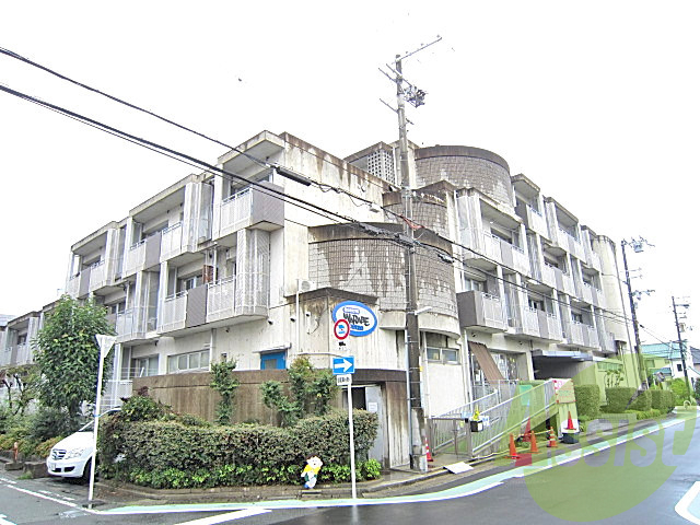 メイト緑地公園の外観