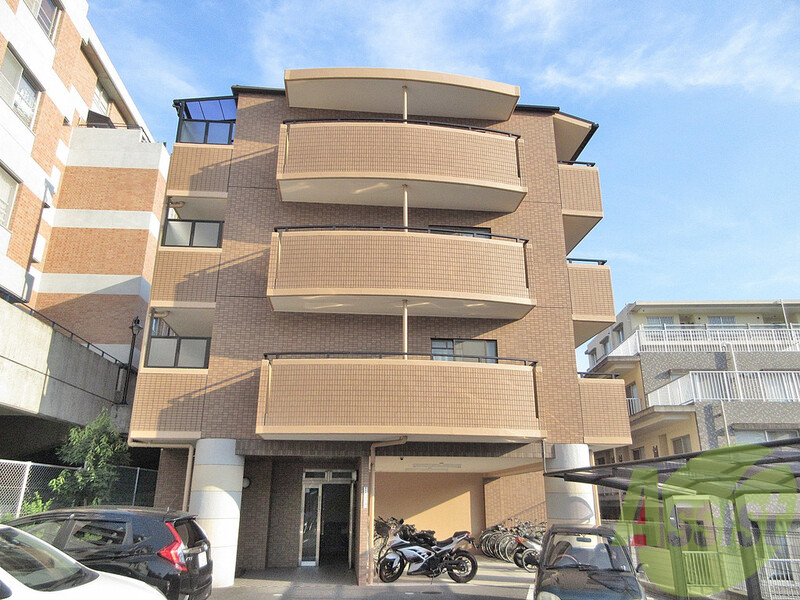 ブロード千里中央の外観