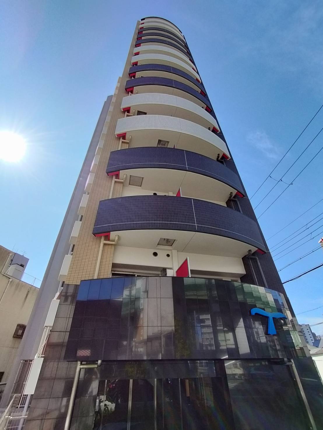 セレニテ福島アリアの外観