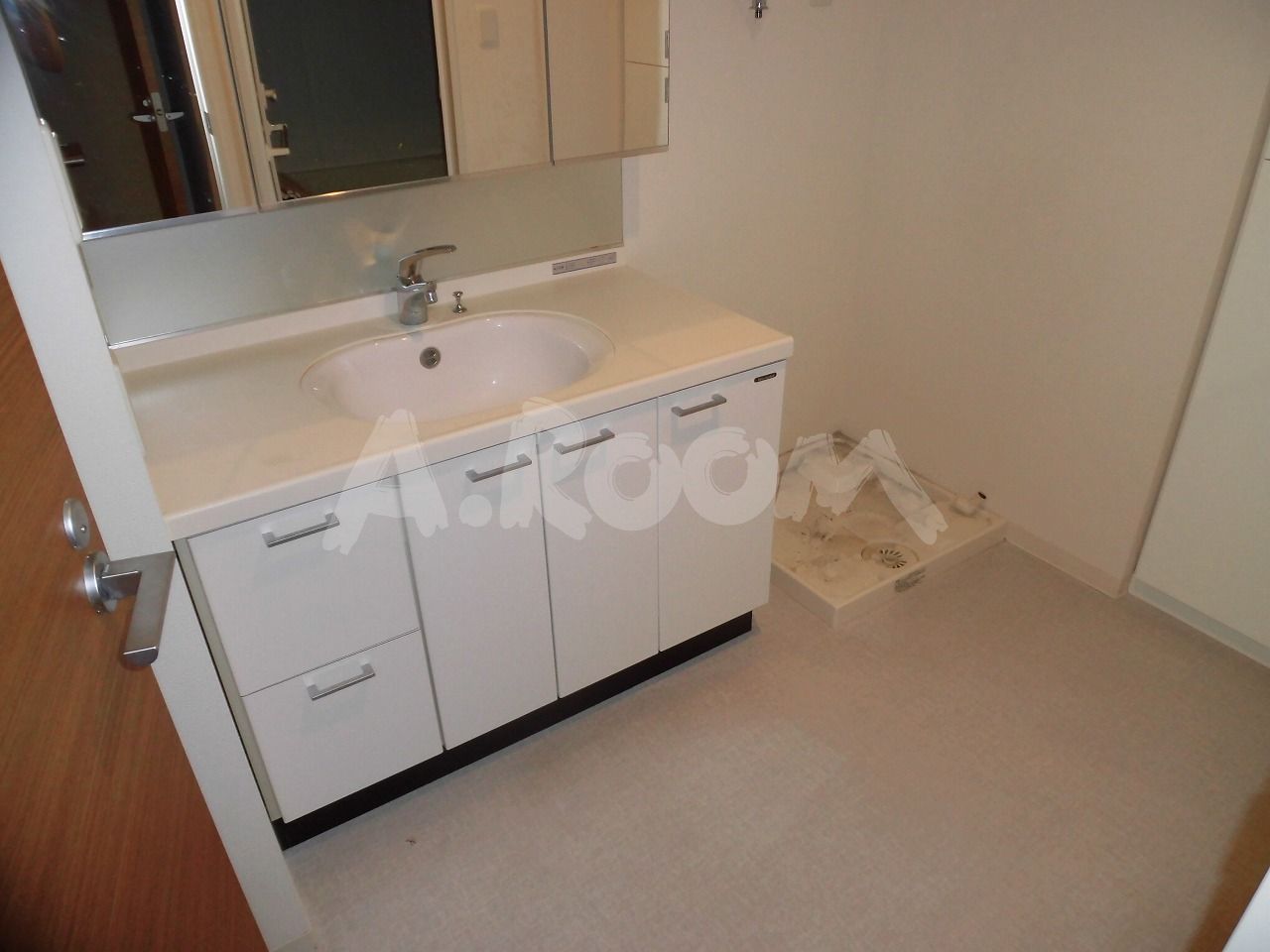 脱衣スペース広いです。 脱衣スペース広いです。