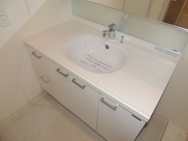 脱衣スペース広いです。 脱衣スペース広いです。