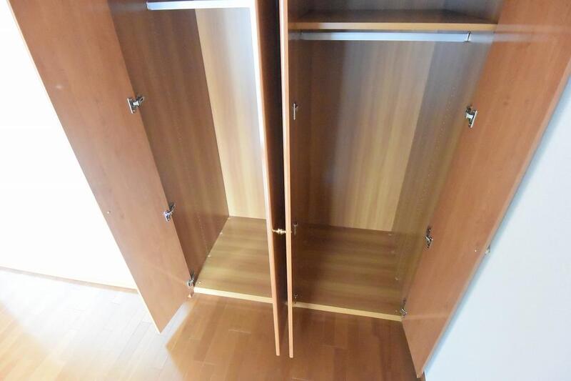 玄関横洋室クローゼット