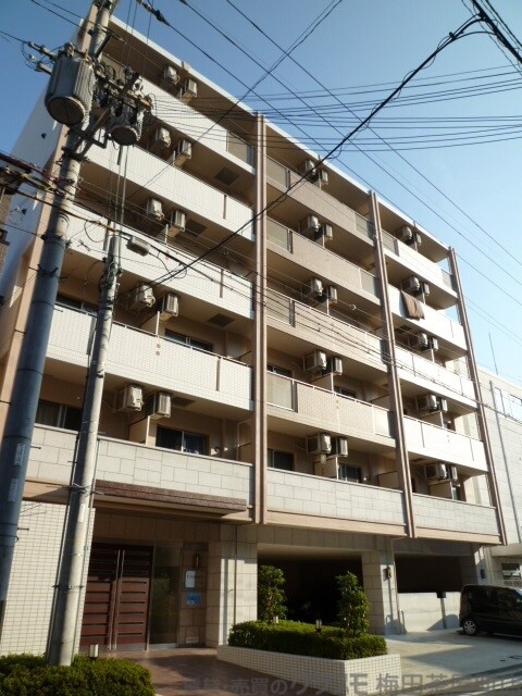 クリーデンス新大阪の外観